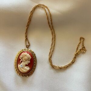 Elegant Gold Cameo Pendant Necklace
